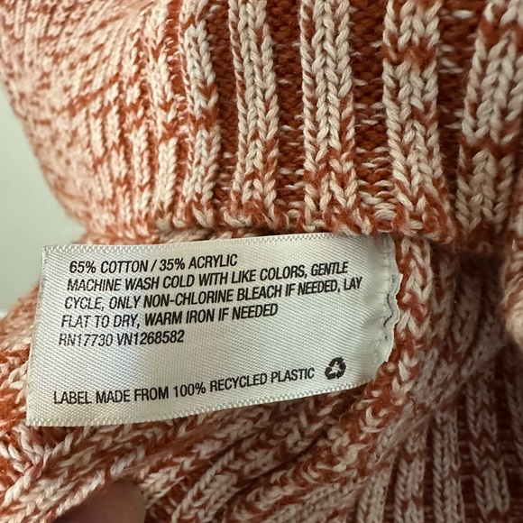 Universal Threads Sweater - Picture 5 of 5